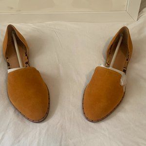 2 pairs of Crown Vintage Suede Valyn Slip on Flat   Size: 7.5 M